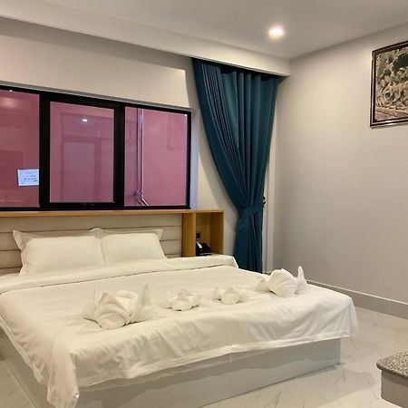 Nico'S Hotel And Skybar Siem Reap Esterno foto