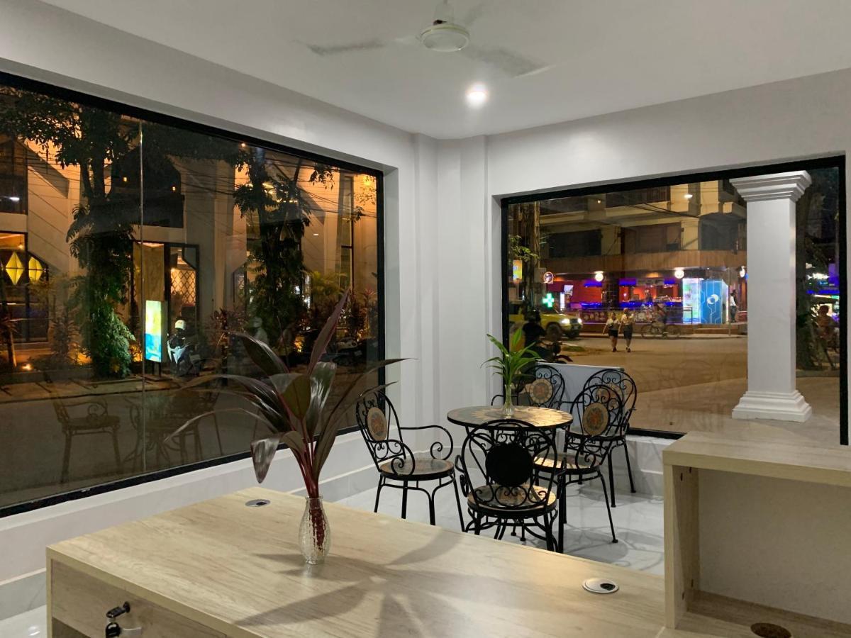 Nico'S Hotel And Skybar Siem Reap Esterno foto