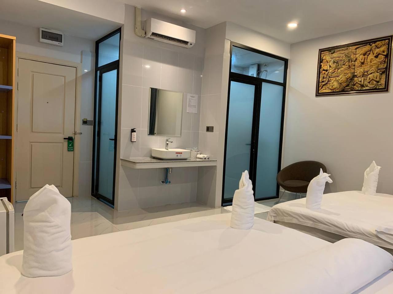 Nico'S Hotel And Skybar Siem Reap Esterno foto