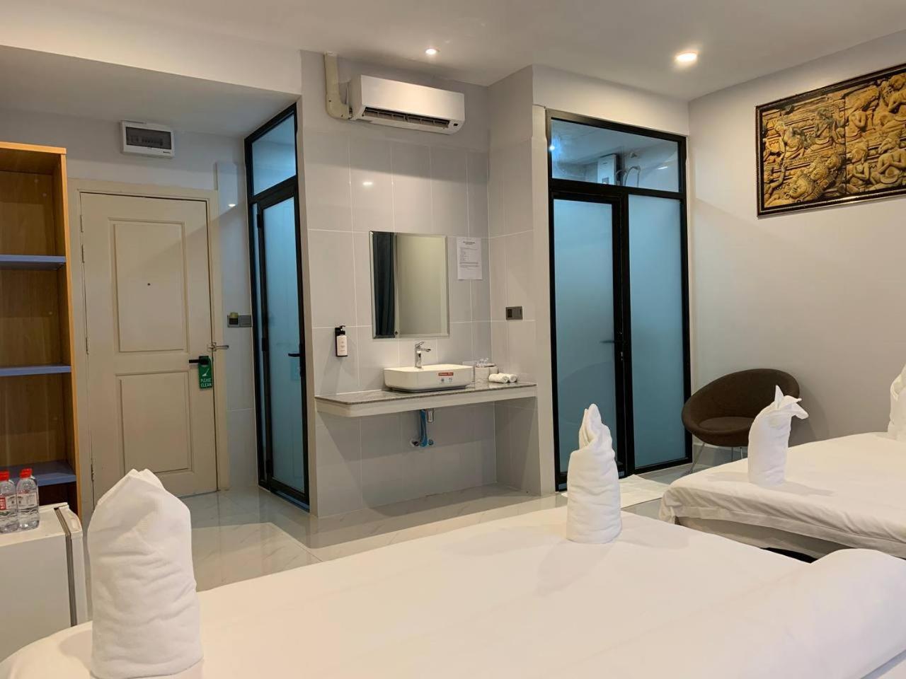 Nico'S Hotel And Skybar Siem Reap Esterno foto