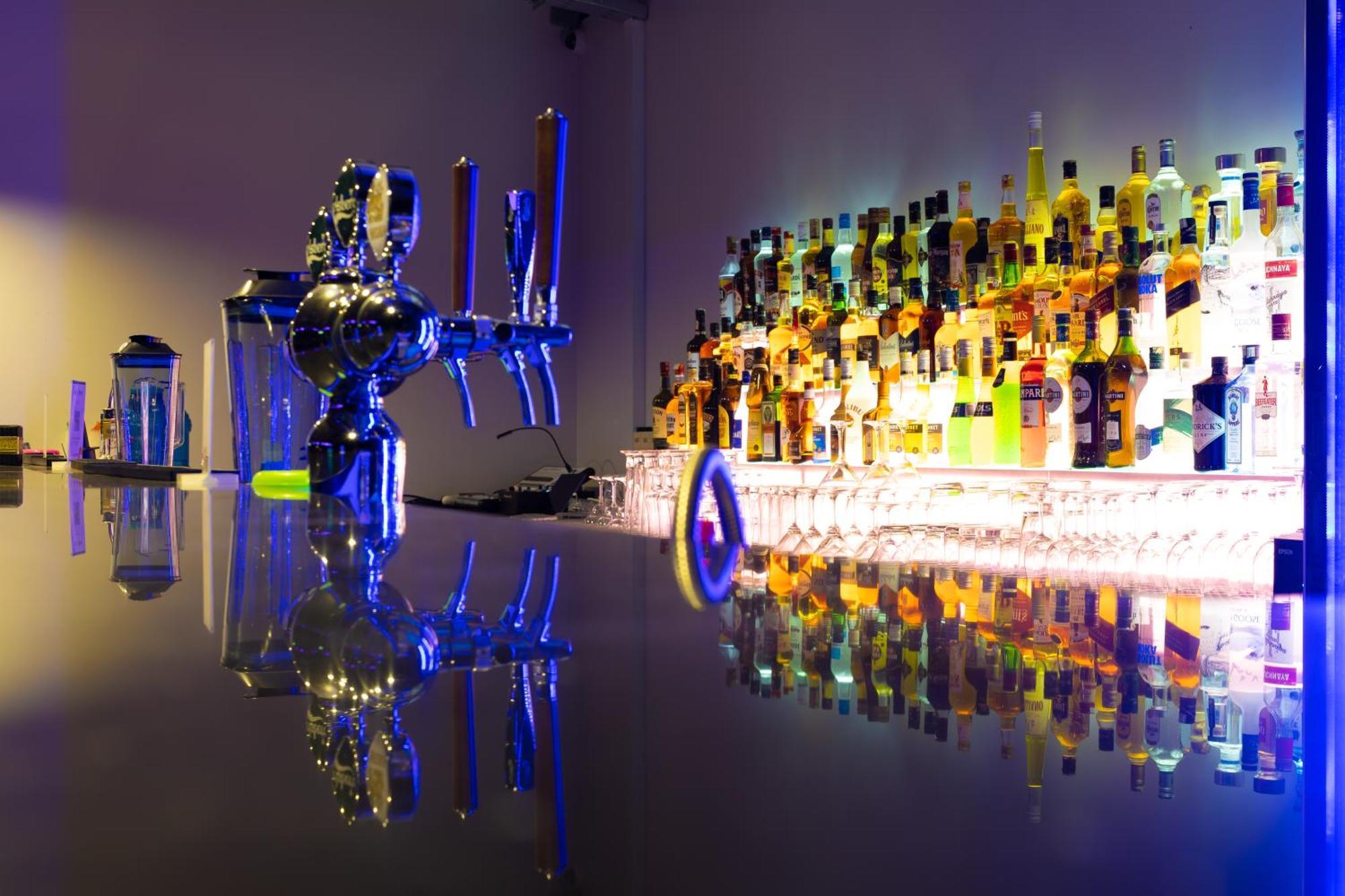 Nico'S Hotel And Skybar Siem Reap Esterno foto