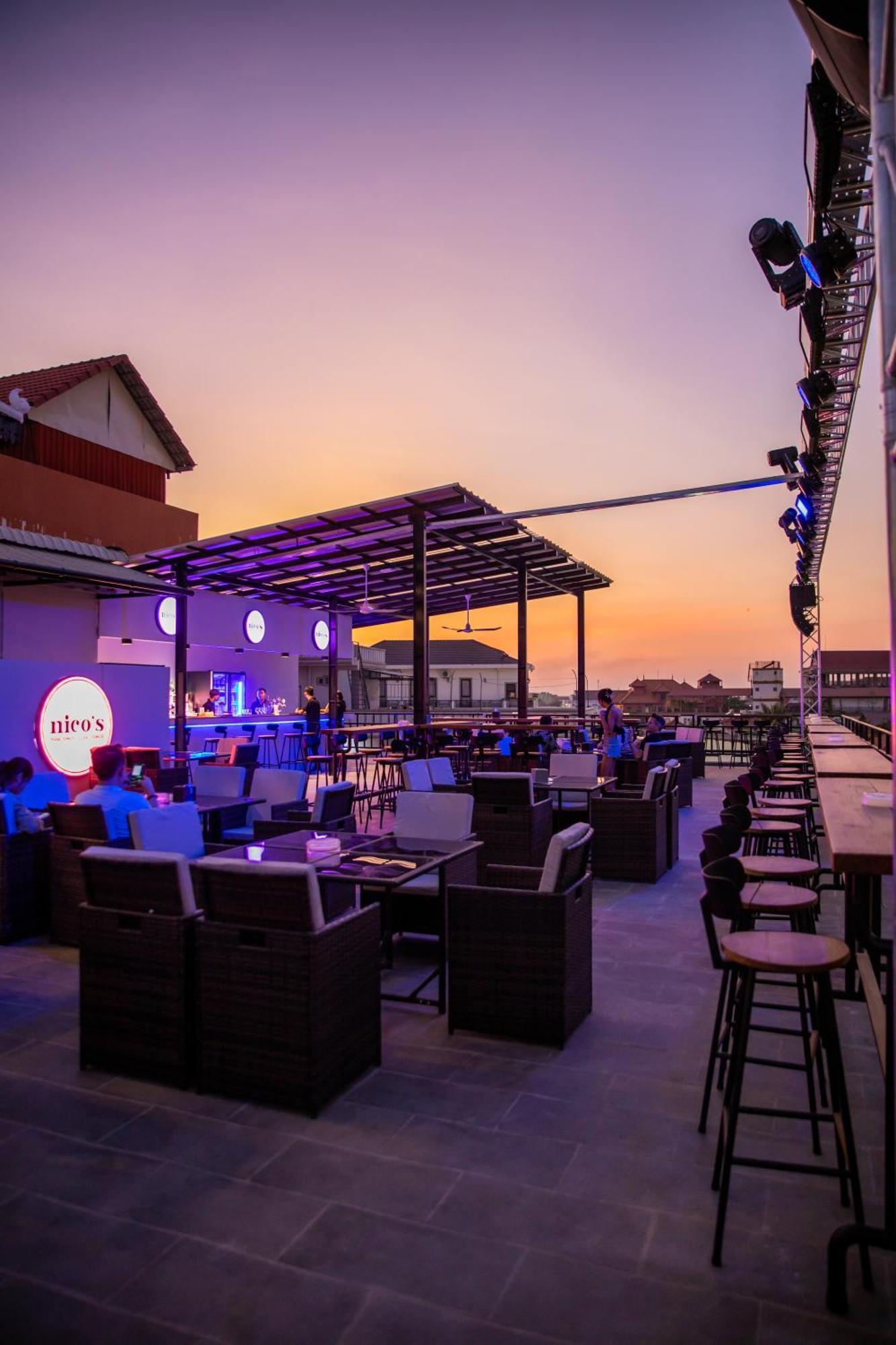 Nico'S Hotel And Skybar Siem Reap Esterno foto