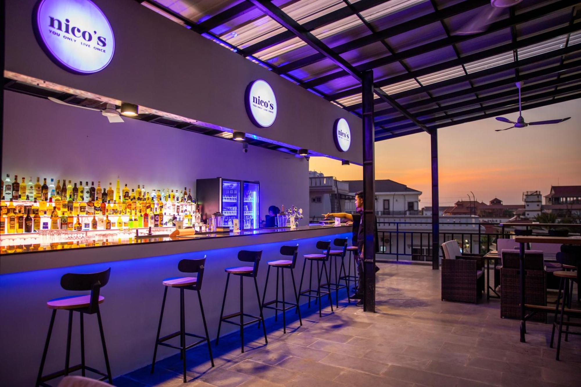Nico'S Hotel And Skybar Siem Reap Esterno foto