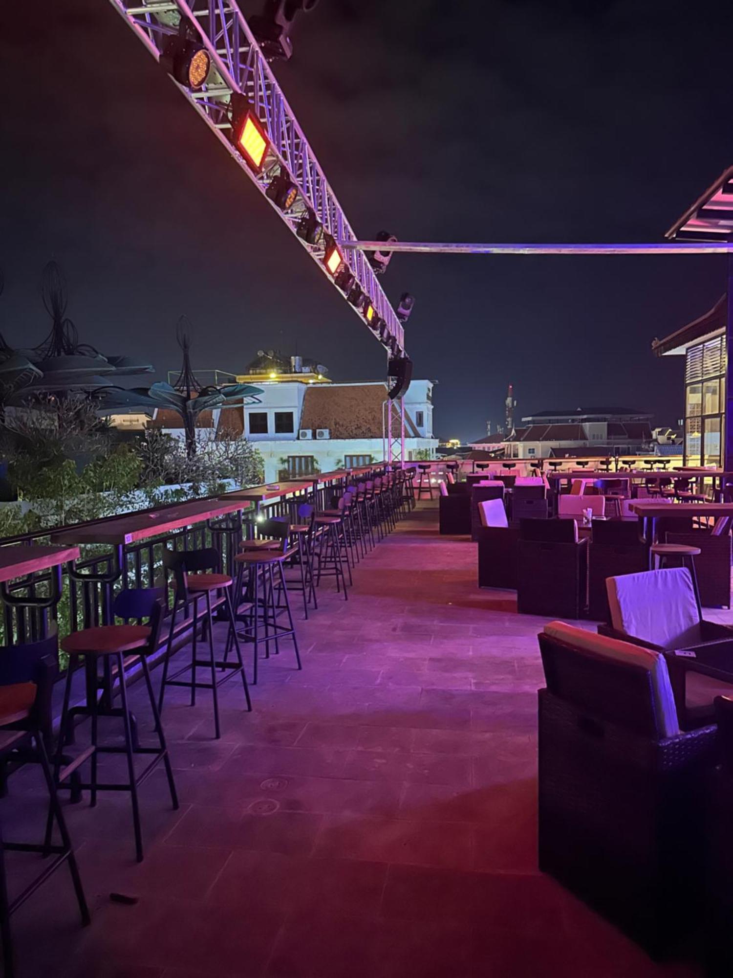 Nico'S Hotel And Skybar Siem Reap Esterno foto