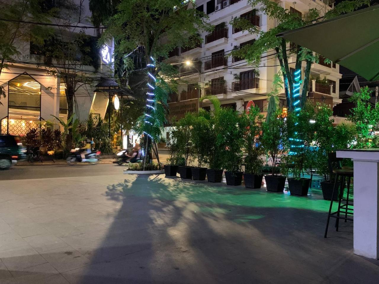 Nico'S Hotel And Skybar Siem Reap Esterno foto
