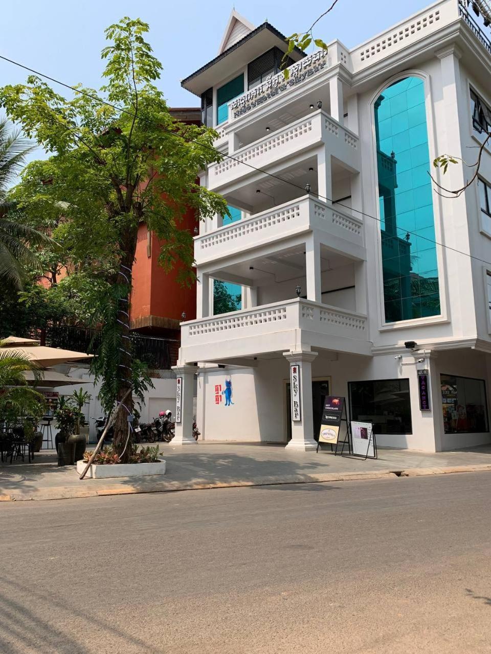 Nico'S Hotel And Skybar Siem Reap Esterno foto